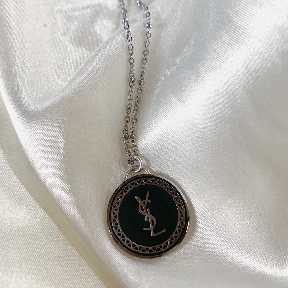 Button necklace